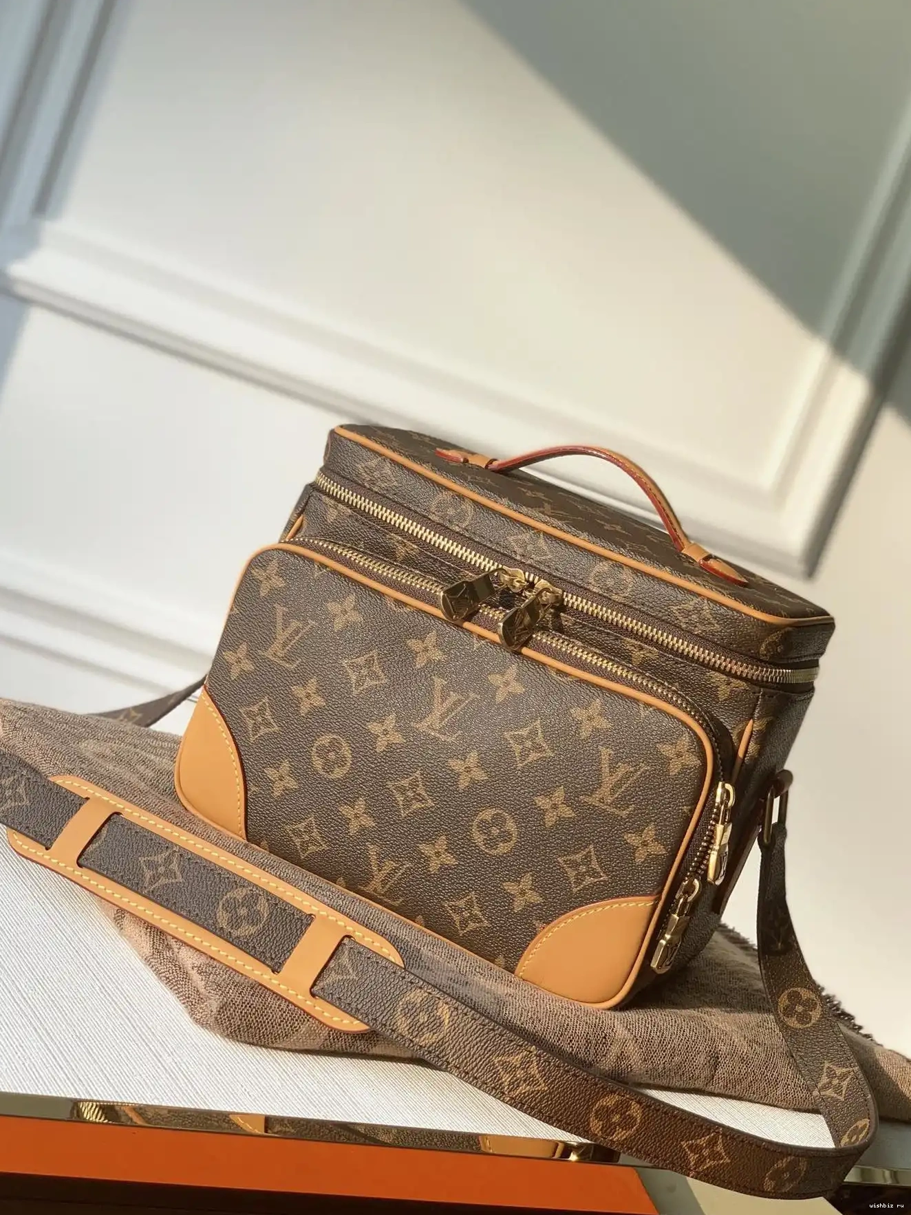 WIS BAG TOILETRY LOUIS VUITTON 0520